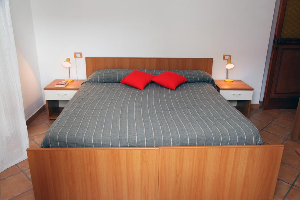 La Contessa Aparthotel Санта Тереза Галура Стая снимка
