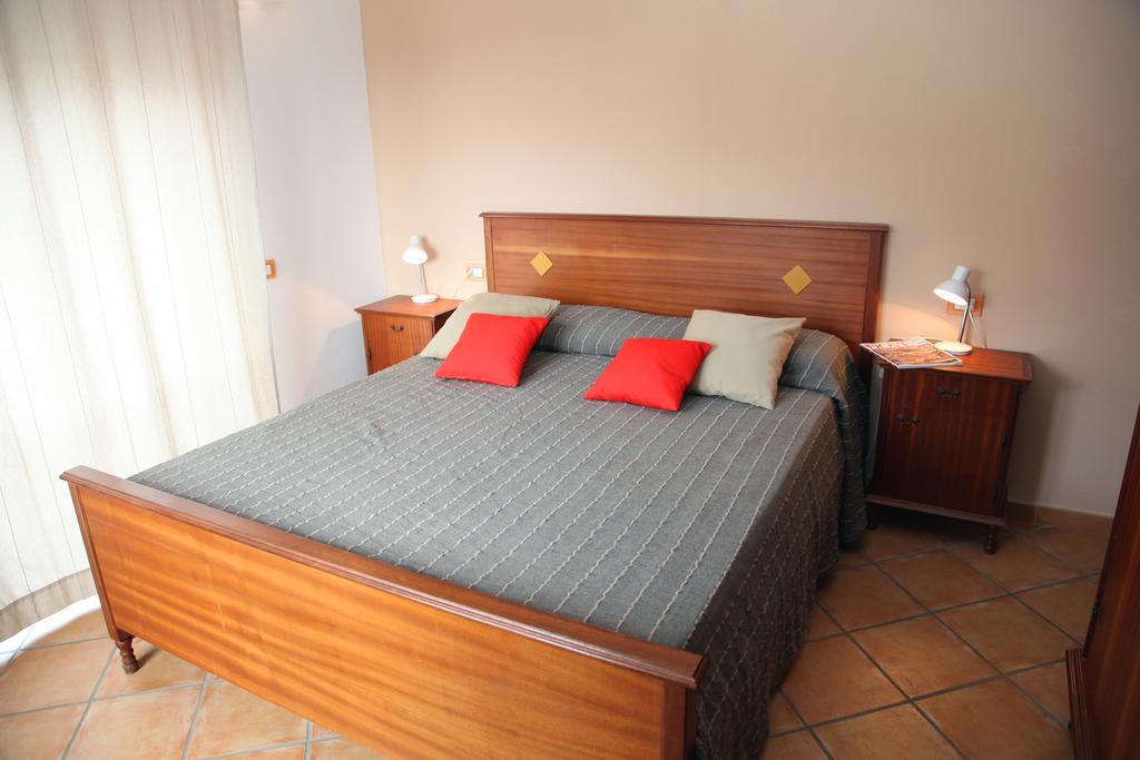 La Contessa Aparthotel Санта Тереза Галура Стая снимка