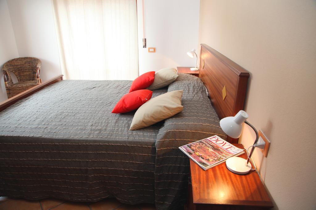 La Contessa Aparthotel Санта Тереза Галура Стая снимка